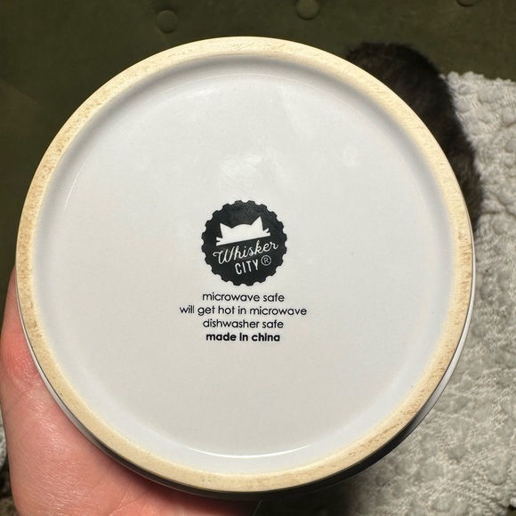 Whisker City Ceramic Cat Food Bowl - Picture 2 of 3
